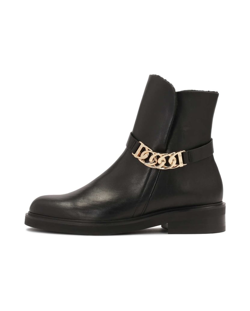 Kazar-Klassischer-Stiefel-mit-flacher-Sohle,-verziert-mit-einer-Kette-schwarz