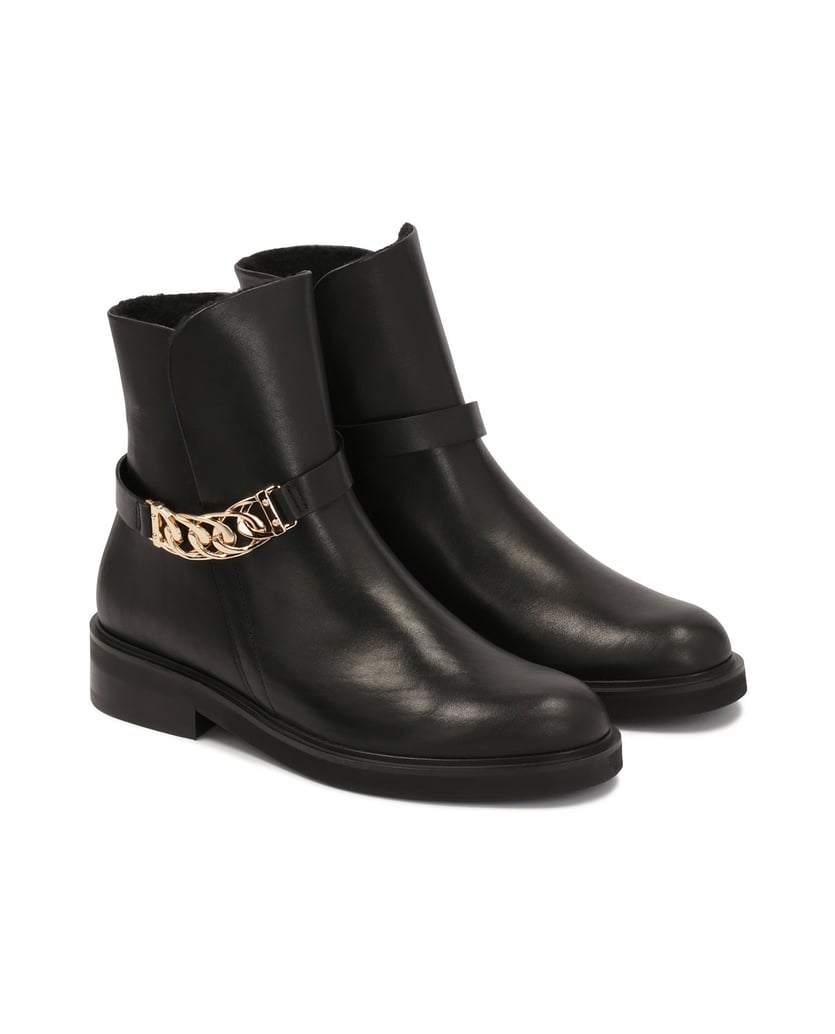 Kazar-Klassischer-Stiefel-mit-flacher-Sohle,-verziert-mit-einer-Kette-schwarz