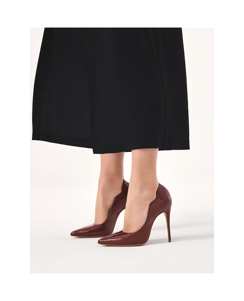 Kazar-Kastanienbraune-Pumps-mit-gerüschtem-Schaft-rot