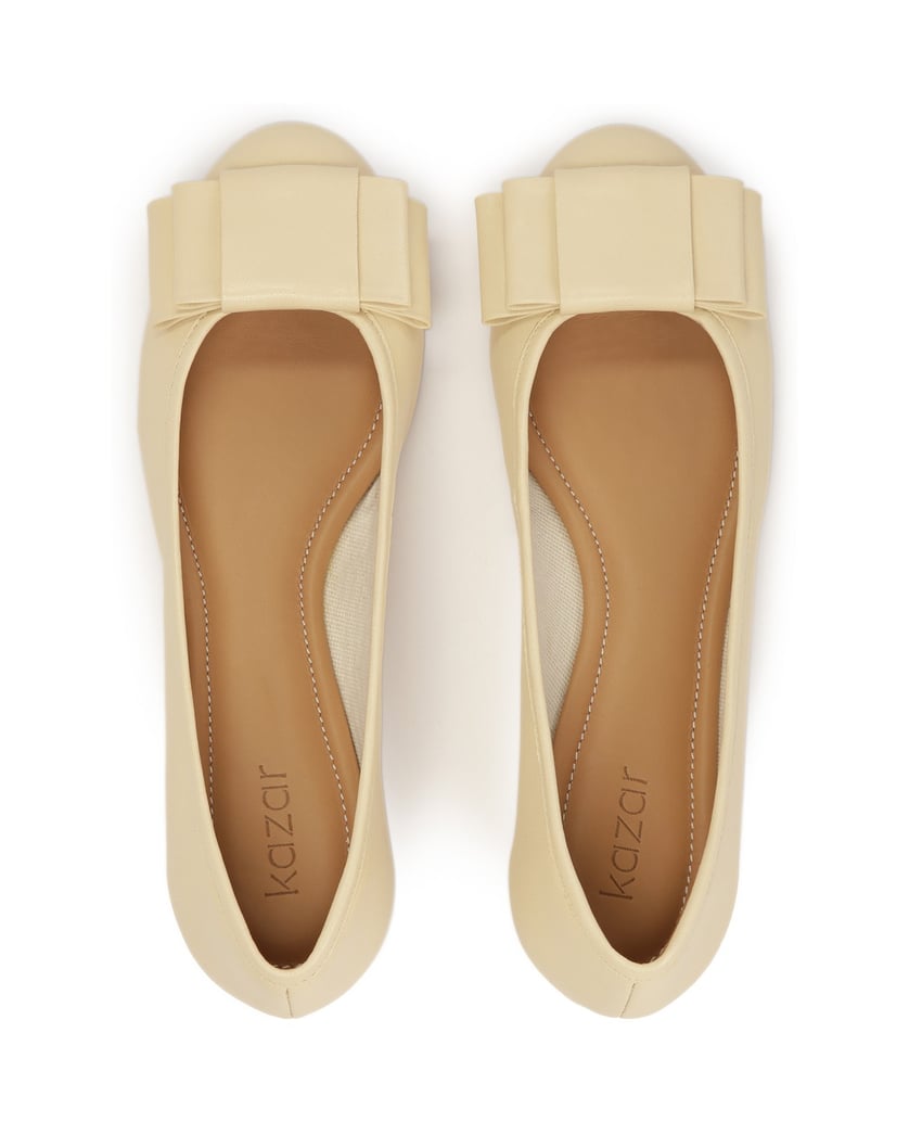 Kazar-Cremefarbene-Ballerinas-mit-einer-großen-Schleife-weiss