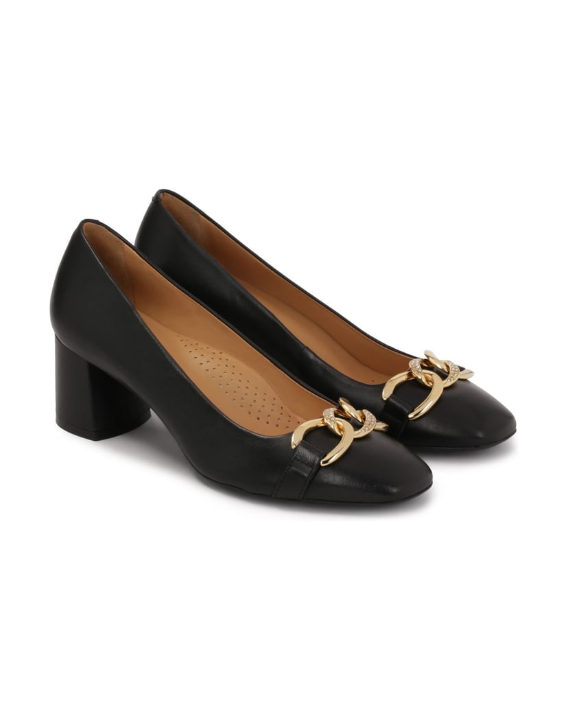 Kazar-Schwarze-Pumps-verziert-mit-einer-dicken-Kette-schwarz