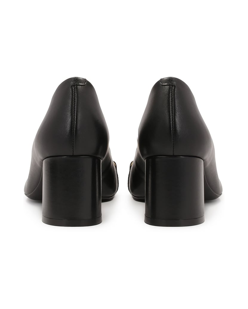 Kazar-Schwarze-Pumps-verziert-mit-einer-dicken-Kette-schwarz