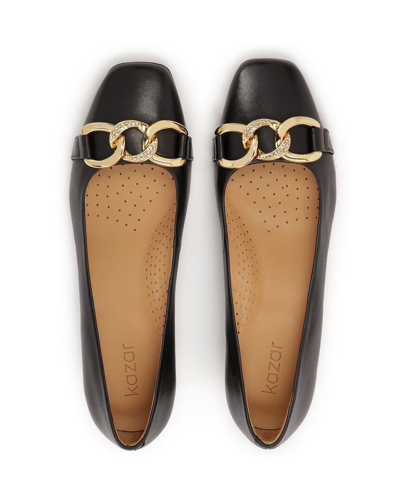 Kazar-Schwarze-Pumps-verziert-mit-einer-dicken-Kette-schwarz