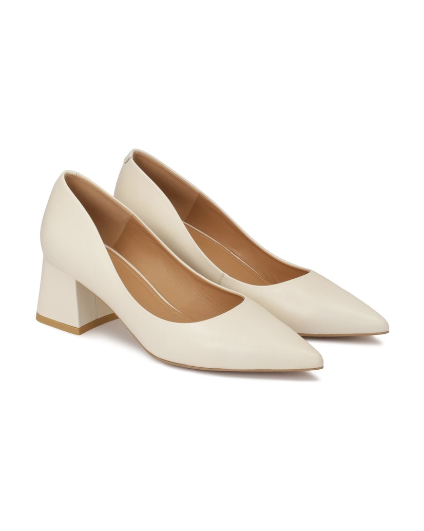 Kazar-Minimalistische-Pumps-in-neutraler-Farbe-weiss