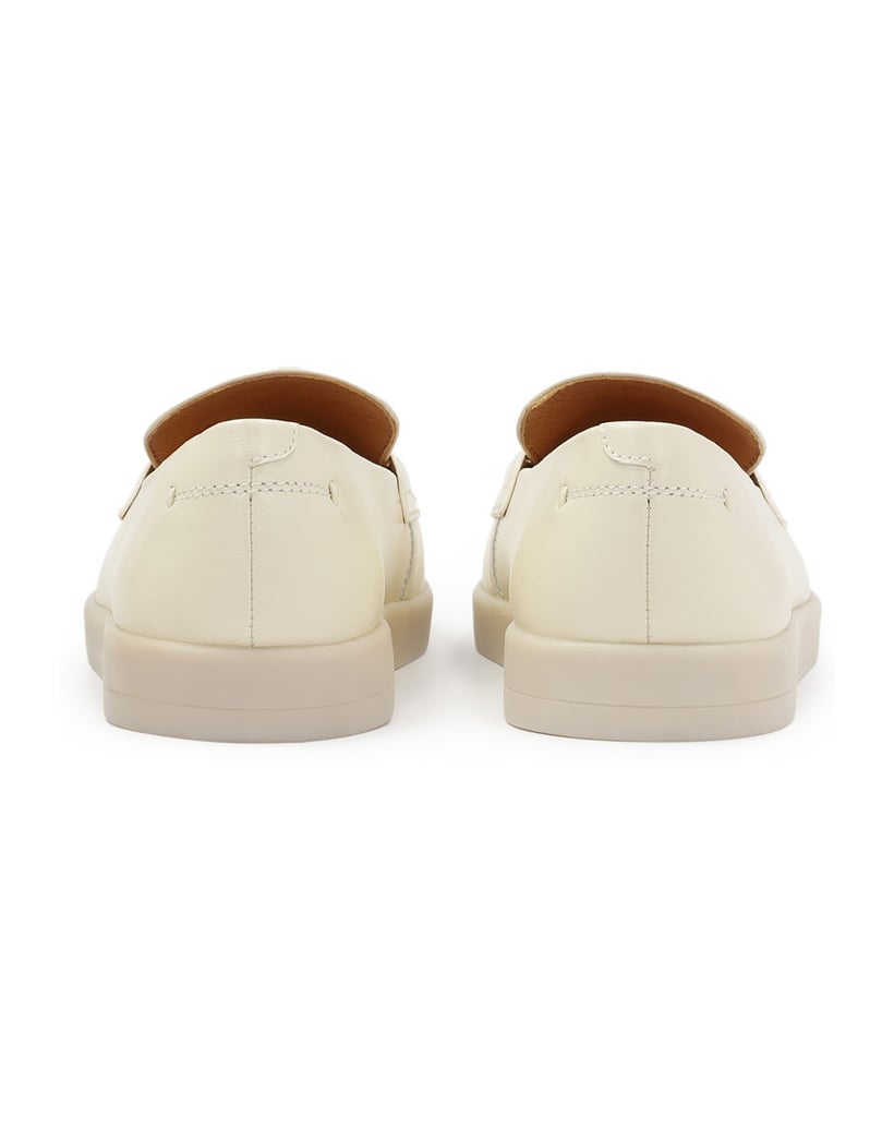 Kazar-Slipper-aus-cremefarbenem-Leder-weiss