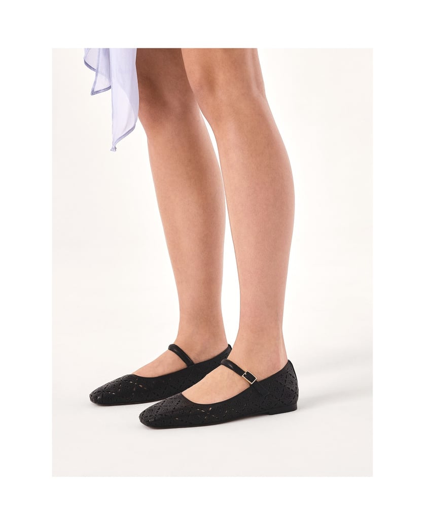 Kazar-Pumps-mit-flacher-Sohle-und-durchbrochener-Verzierung-schwarz