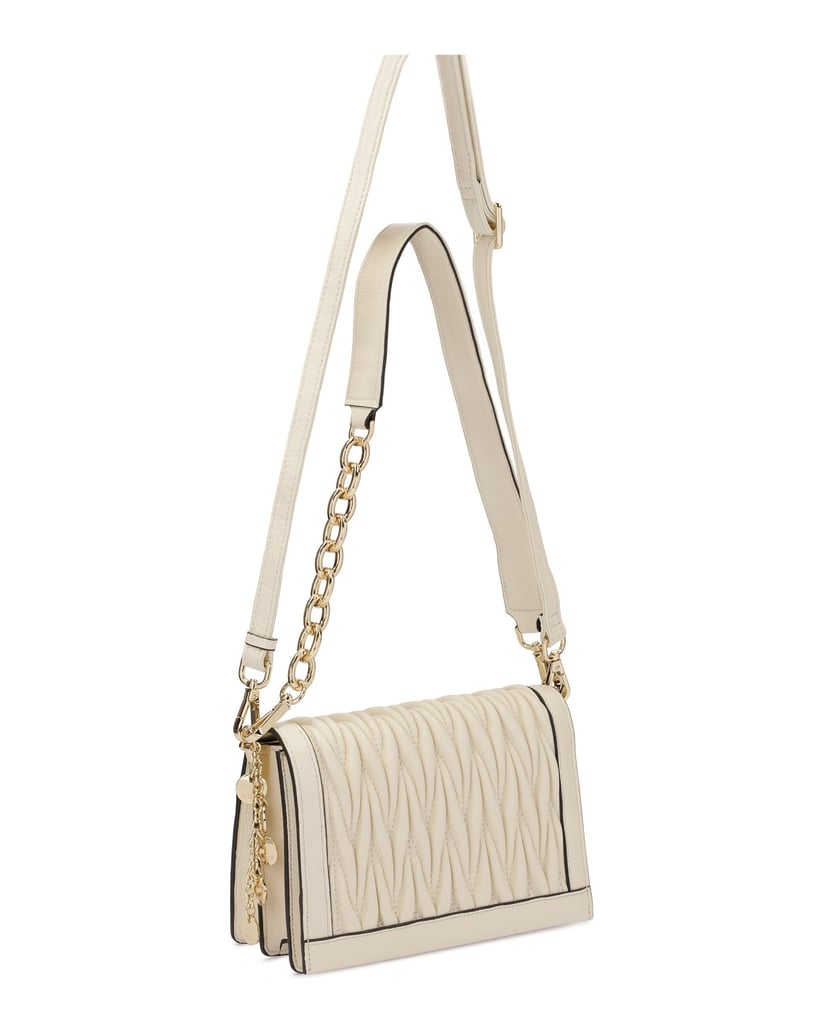 Kazar-Lederhandtasche-mit-dekorativer-Drapierung-auf-der-Klappe-weiss