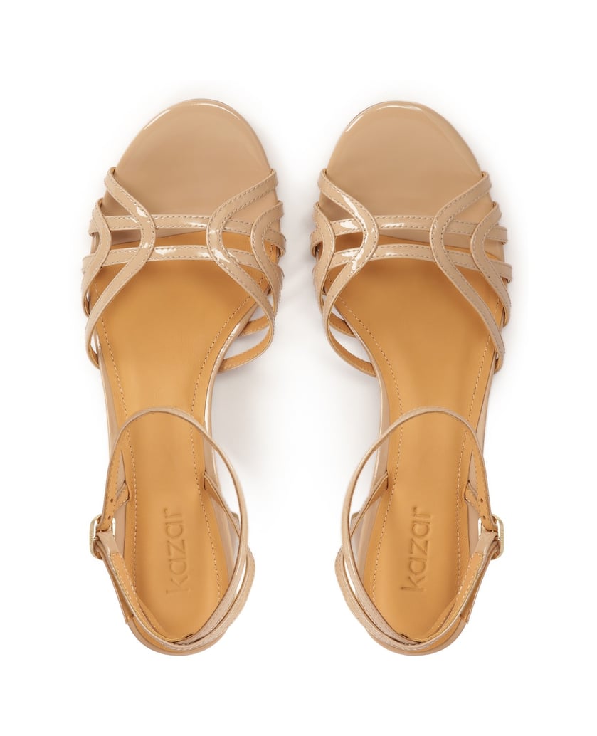 Kazar-Elegante-Sandale-mit-breitem-Absatz-aus-Lackleder-beige