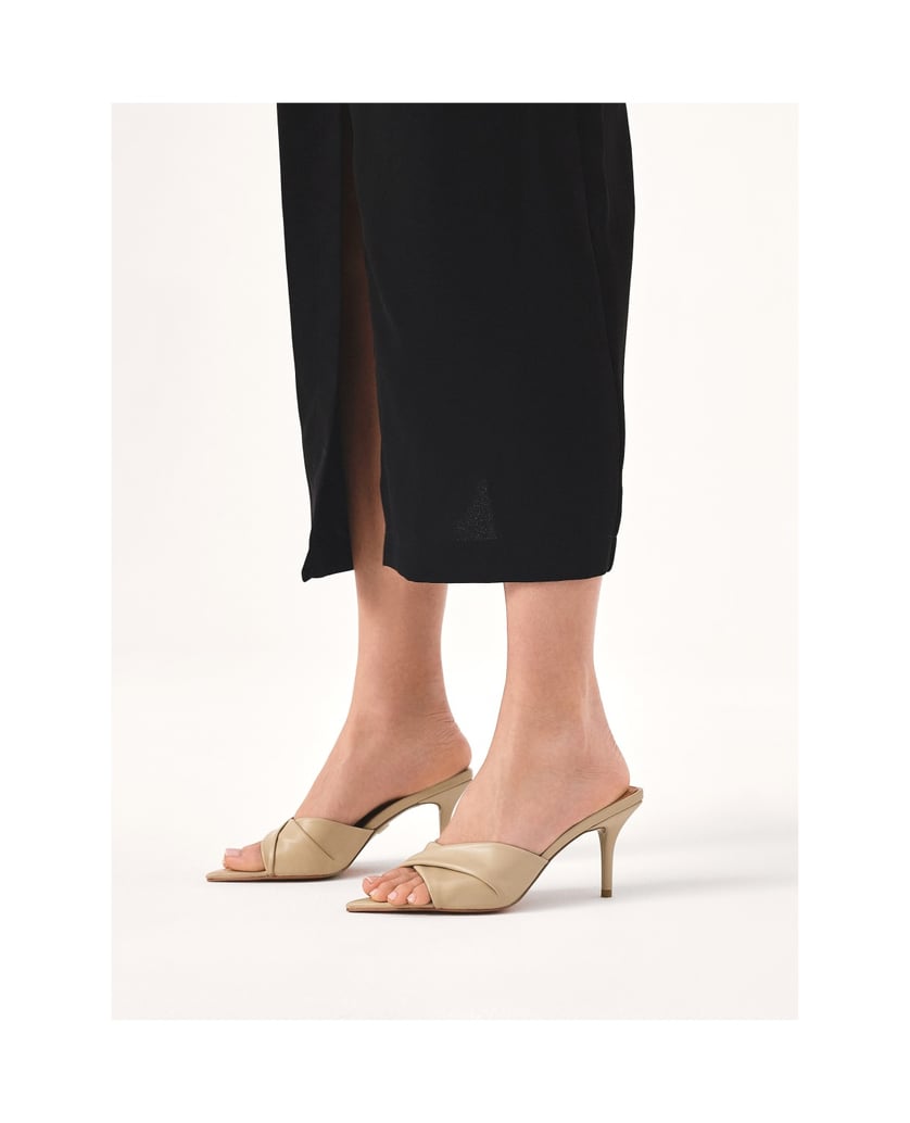 Kazar-Elegante-Stiletto-Pantoletten-mit-dekorativem,-überlappendem-Riemen-beige