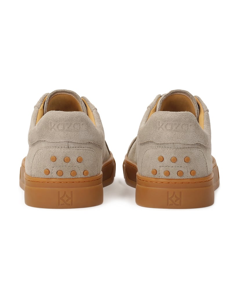 Kazar-Taupefarbene-Wildleder-Sneakers-mit-braunen-Accessoires-taupe