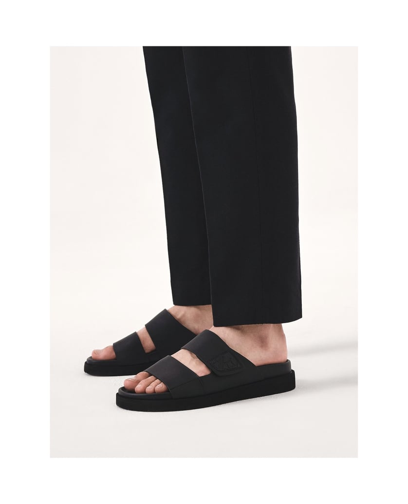 Kazar-Bequeme-schwarze-Pantoletten-mit-mattem-Finish-schwarz