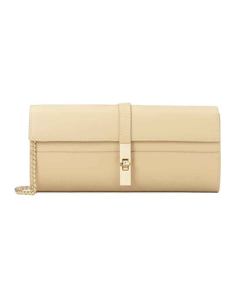 Kazar-Elegante-Clutch-Tasche-mit-monogrammiertem-Verschluss-von-KAZAR-beige