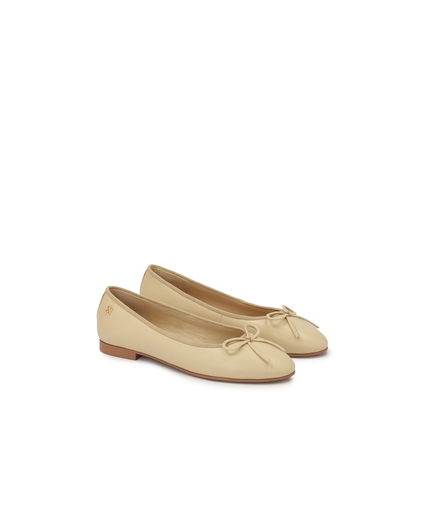 Kazar-Cremefarbene-Ballerinas-mit-einer-Schleife-auf-der-Nase-weiss