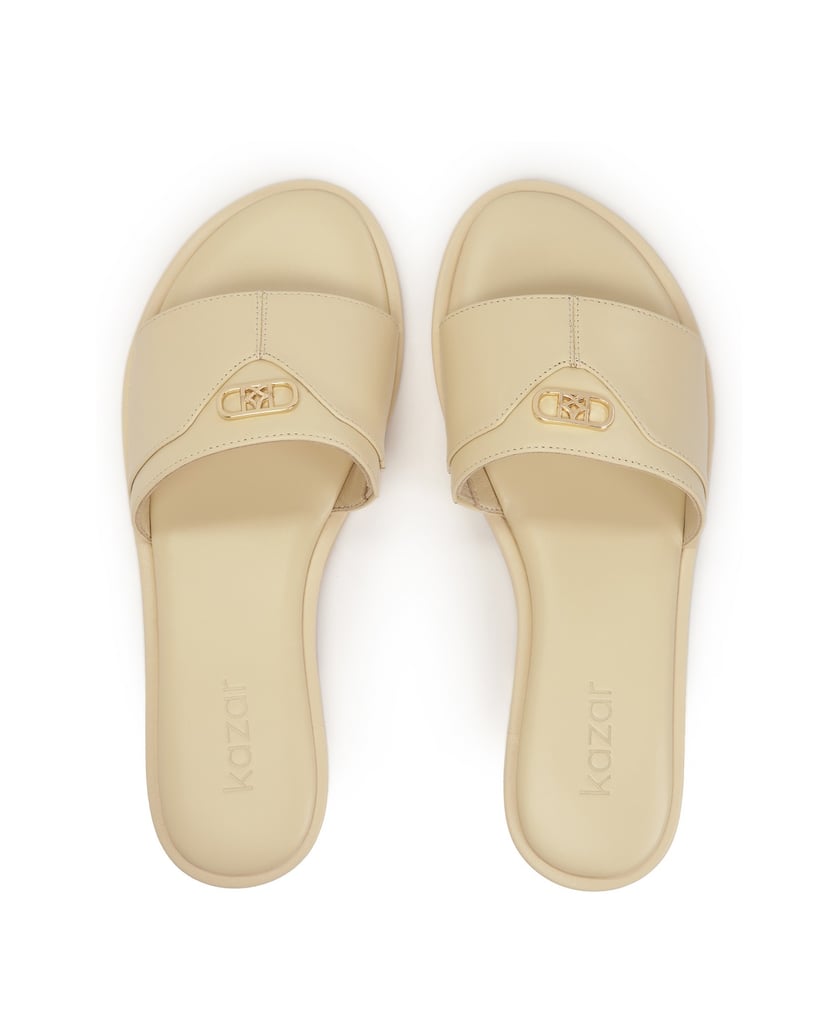 Kazar-KAZAR-Pantoletten-aus-cremefarbenem-Leder-mit-Monogramm-weiss