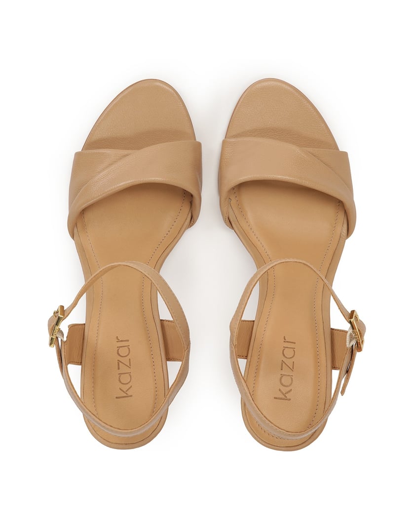 Kazar-Beigefarbene-Sandalen-mit-elegant-getragenem-Riemen-beige