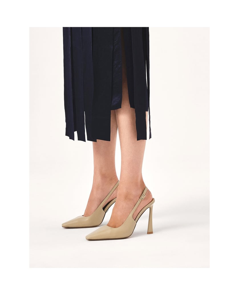 Kazar-Beigefarbene-Pumps-mit-einem-einzigartigen-Absatz-beige