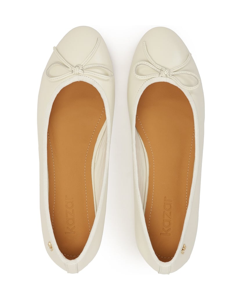 Kazar-Ballerinas-aus-weißem-Leder-mit-brauner-Sohle-weiss