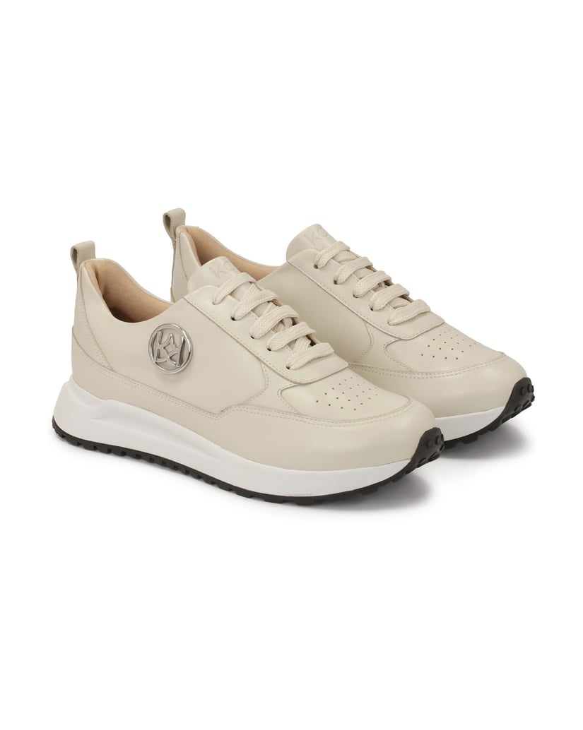 Kazar-Bequeme-Turnschuhe-mit-silbernem-Monogramm-weiss