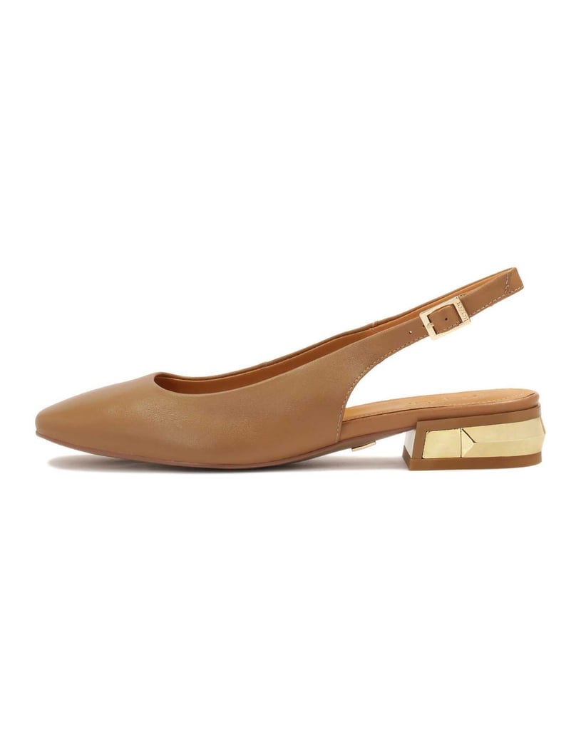 Kazar-Bequeme-Slingback-Pumps-mit-Metallverzierung-an-der-Ferse-camel