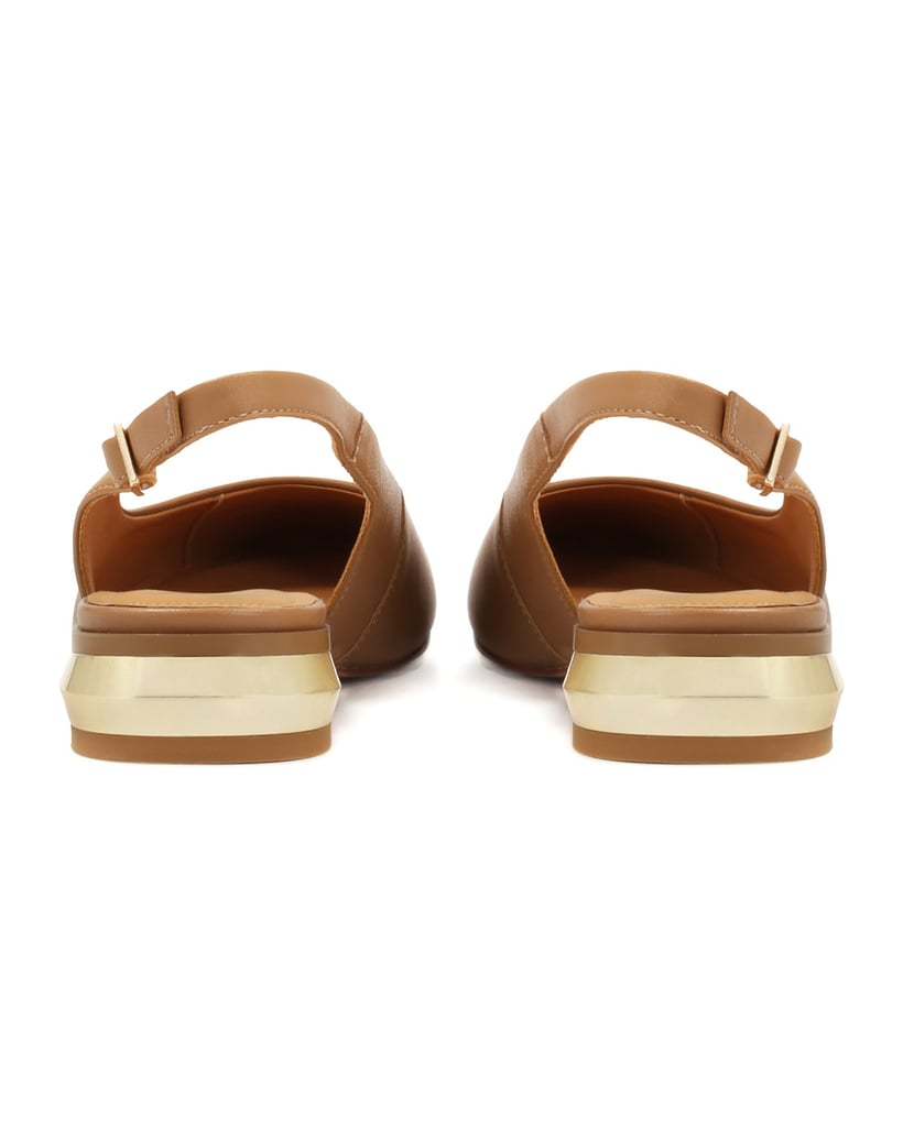 Kazar-Bequeme-Slingback-Pumps-mit-Metallverzierung-an-der-Ferse-camel