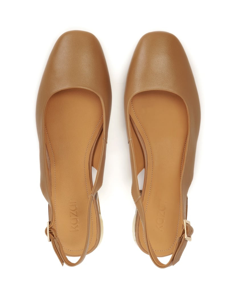 Kazar-Bequeme-Slingback-Pumps-mit-Metallverzierung-an-der-Ferse-camel