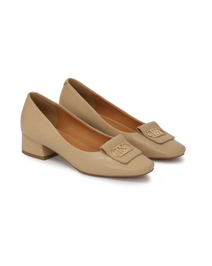 Kazar-Klassische-beigefarbene-Pumps-mit-Schmuckverzierung-beige