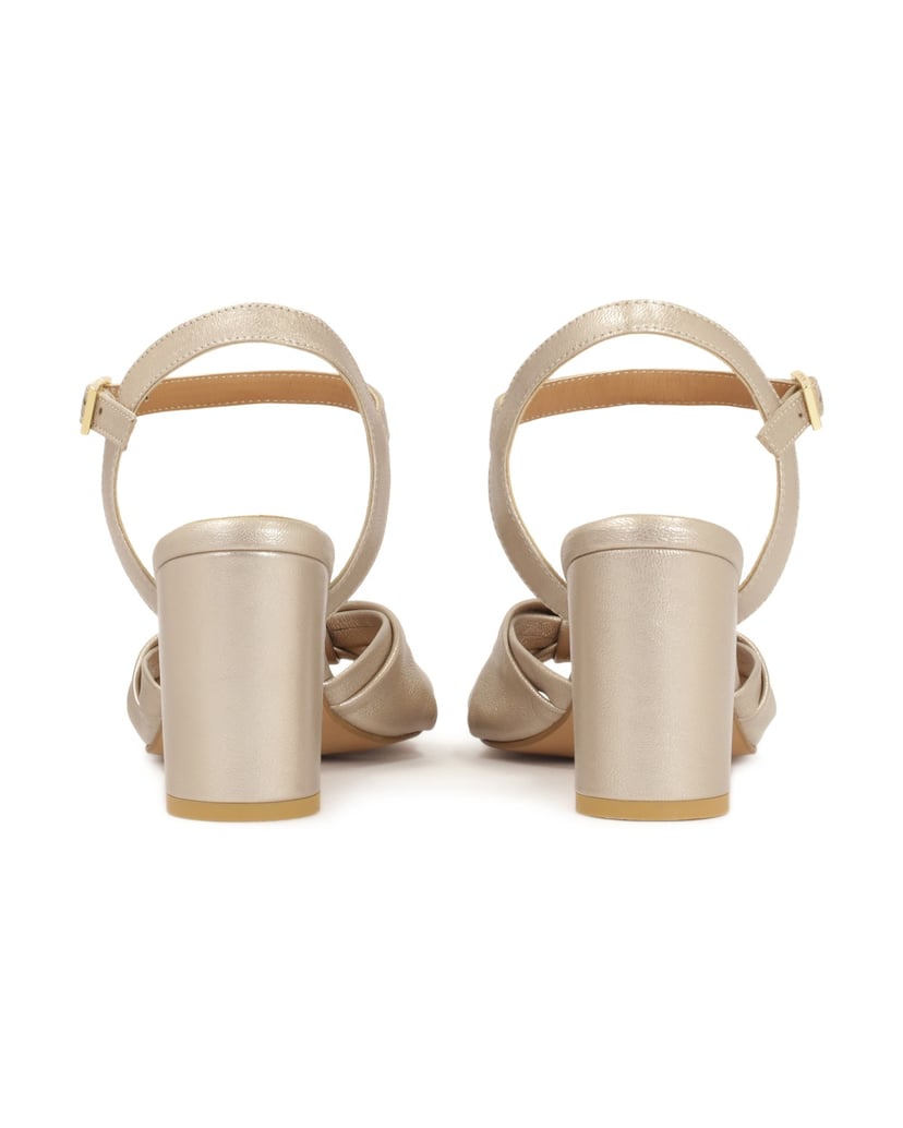 Kazar-Goldfarbene-Sandalen-mit-einem-Knoten-am-Schaft-gold