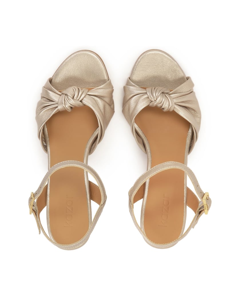 Kazar-Goldfarbene-Sandalen-mit-einem-Knoten-am-Schaft-gold