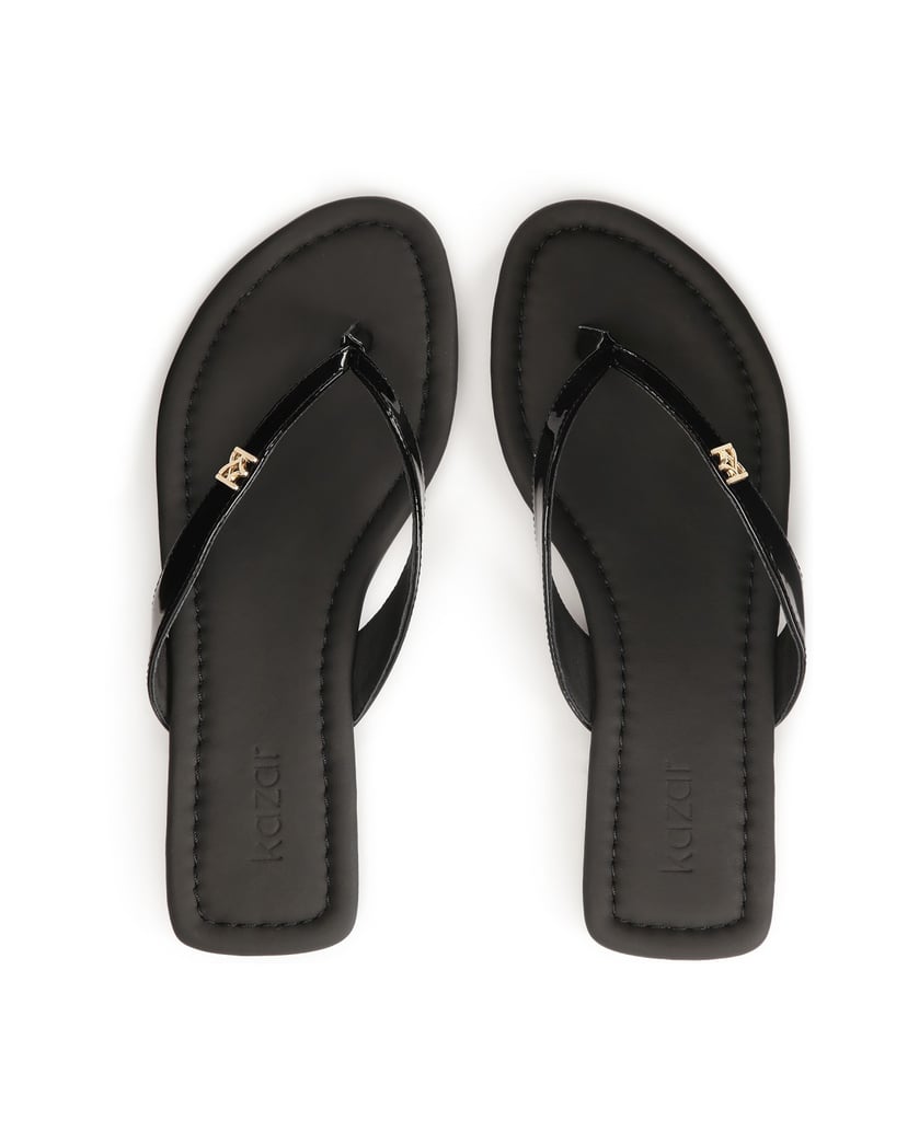 Kazar-Flip-Flops-aus-schwarzem-Lackleder-in-Schwarz-schwarz