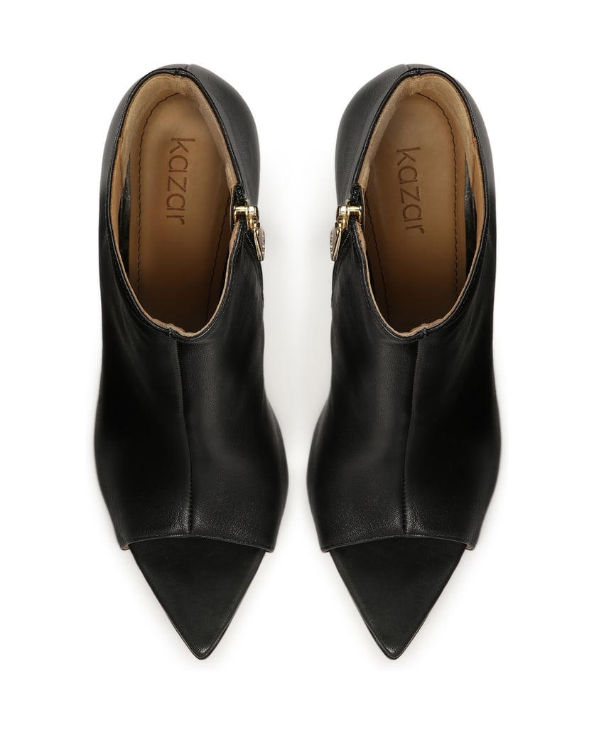 Kazar-Schwarze-spitz-zulaufende,-offene-Stiefel-schwarz