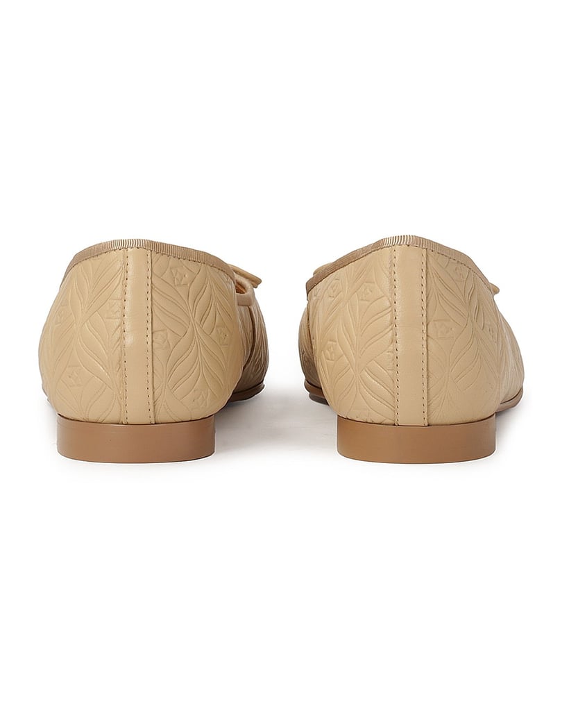 Kazar-Beige-Ballerinas-mit-geprägtem-Muster-beige