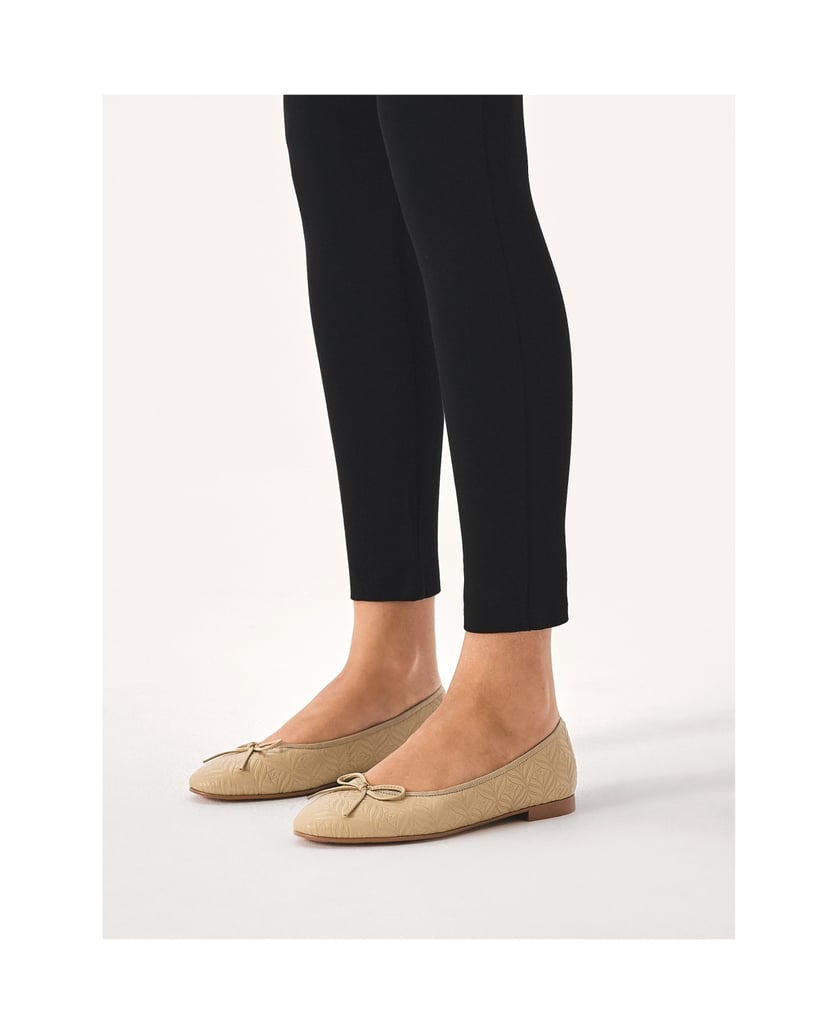 Kazar-Beige-Ballerinas-mit-geprägtem-Muster-beige