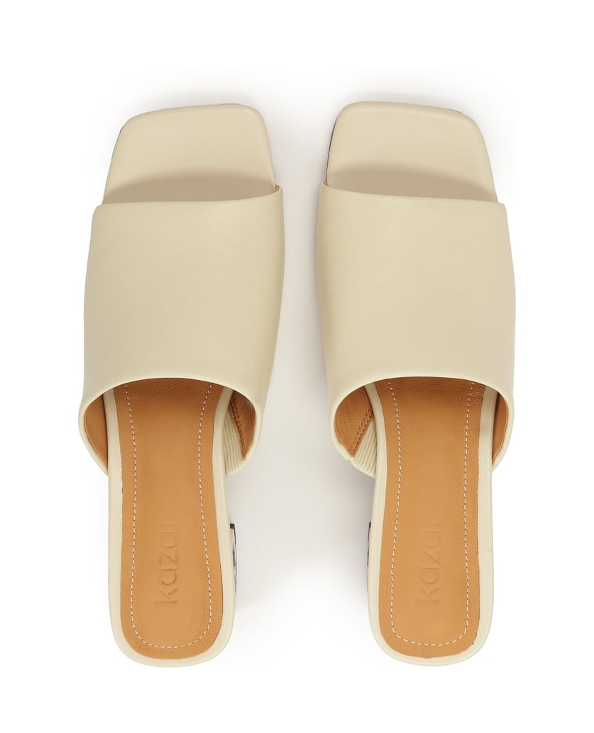 Kazar-Elegante-Pantoletten-auf-einem-mit-Steinen-verzierten-Absatz-beige