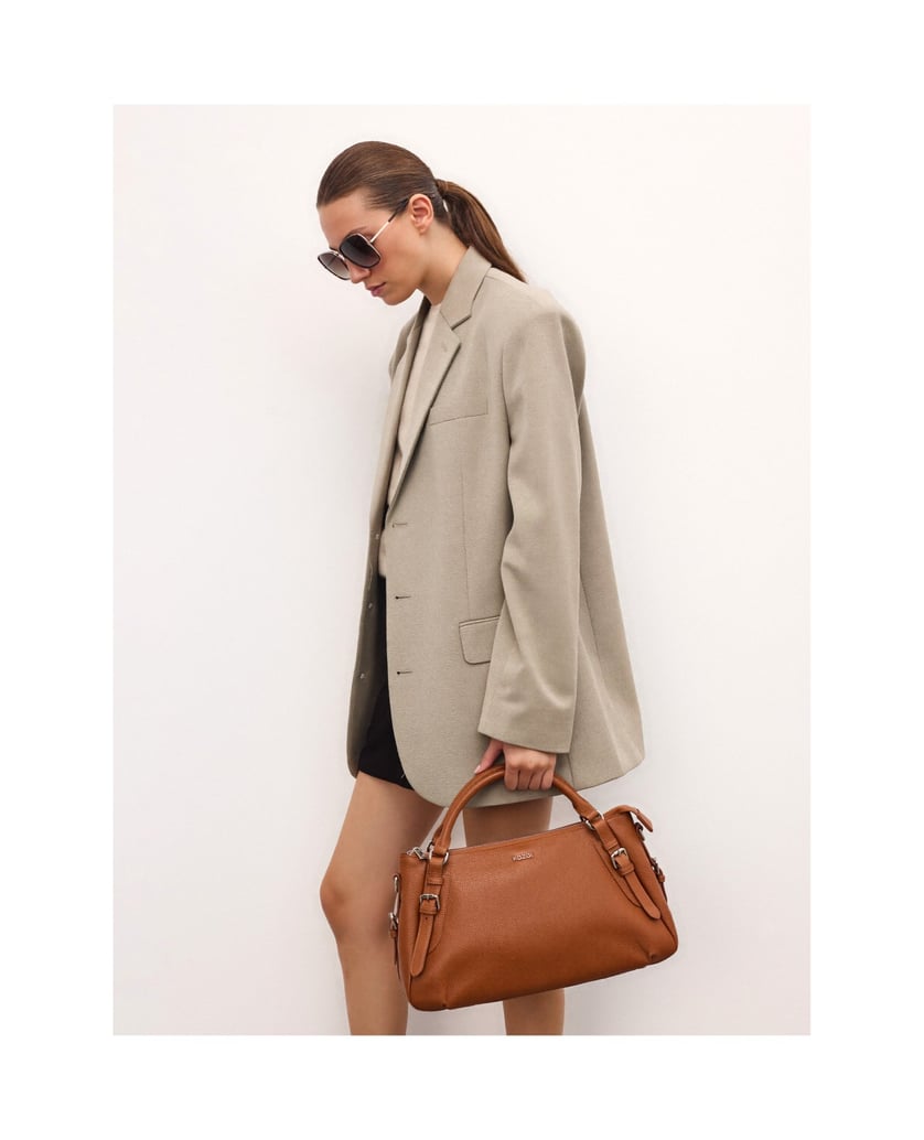 Kazar-Hellbraune-Lederhandtasche-mit-Griffen-und-silbernen-Details-camel
