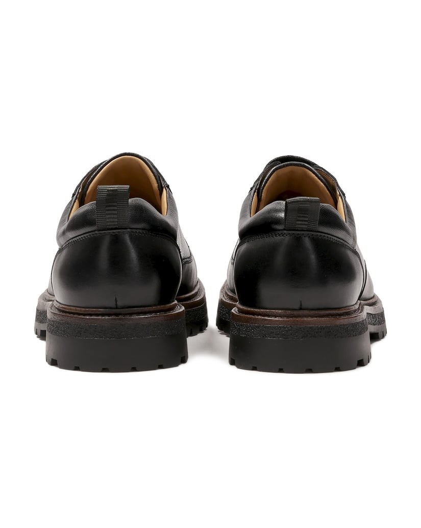 Kazar-Schwarze-Lederschuhe-mit-einer-markanten-Sohle-schwarz
