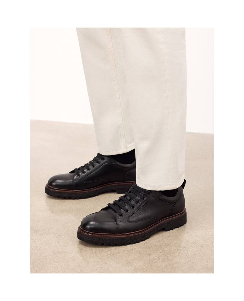 Kazar-Schwarze-Lederschuhe-mit-einer-markanten-Sohle-schwarz