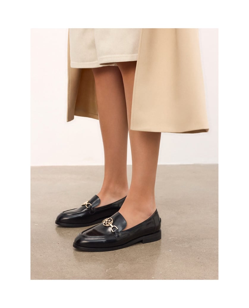 Kazar-Schwarze-Slipper-mit-Metallverzierung-schwarz