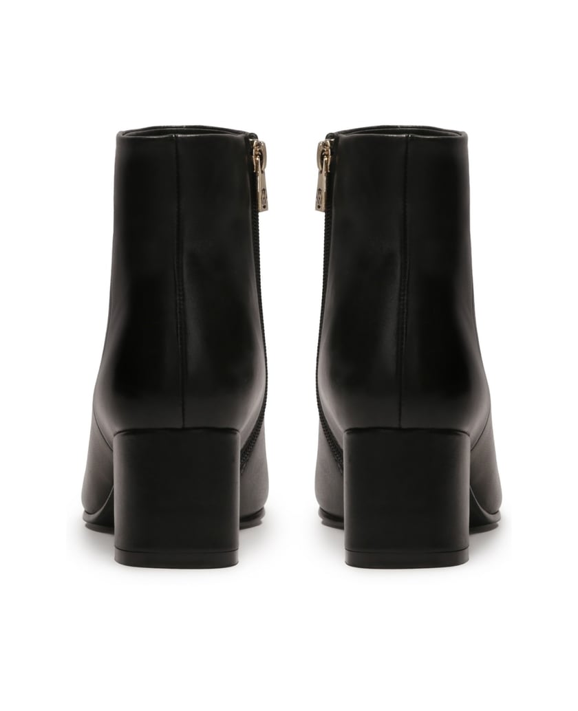 Kazar-Schwarze-Lederstiefel-an-einem-Pfosten-schwarz