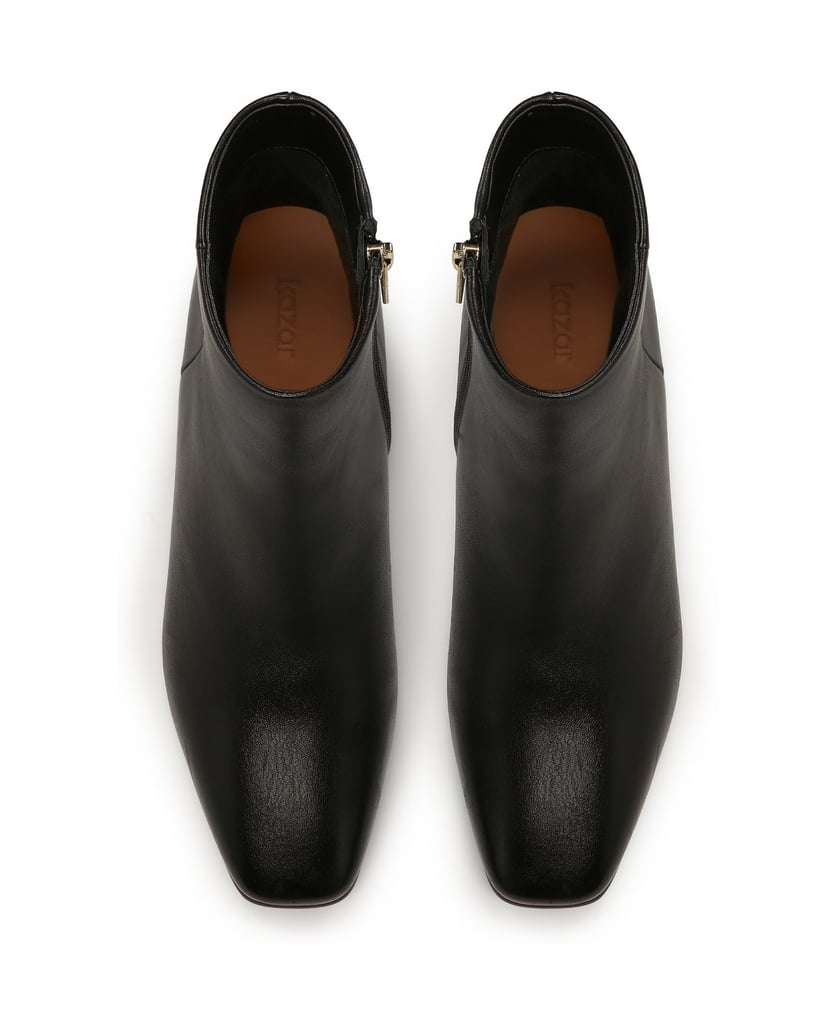 Kazar-Schwarze-Lederstiefel-an-einem-Pfosten-schwarz