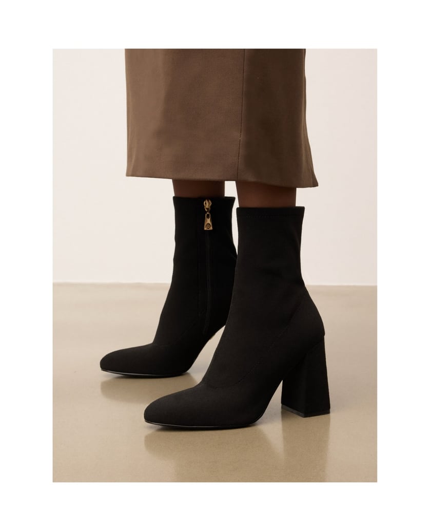 Kazar-Klassische-schwarze-Stiefel-an-einem-Pfosten-schwarz