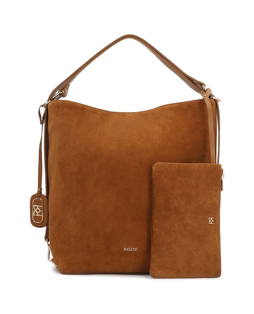 Kazar-Handtasche-aus-Wildleder-in-braun-mit-Griff-in-der-Hand-camel