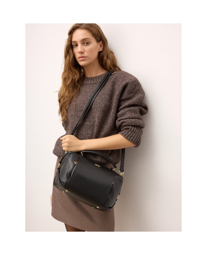 Kazar-Schwarze-Kofferraumhandtasche-aus-Leder-und-goldenen-Details-schwarz