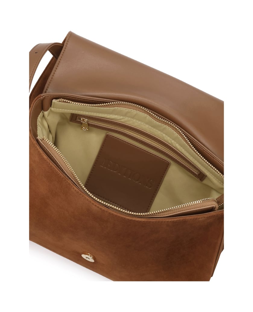 Kazar-Hellbraune-Wildlederhandtasche-mit-KAZAR-Logo.-camel