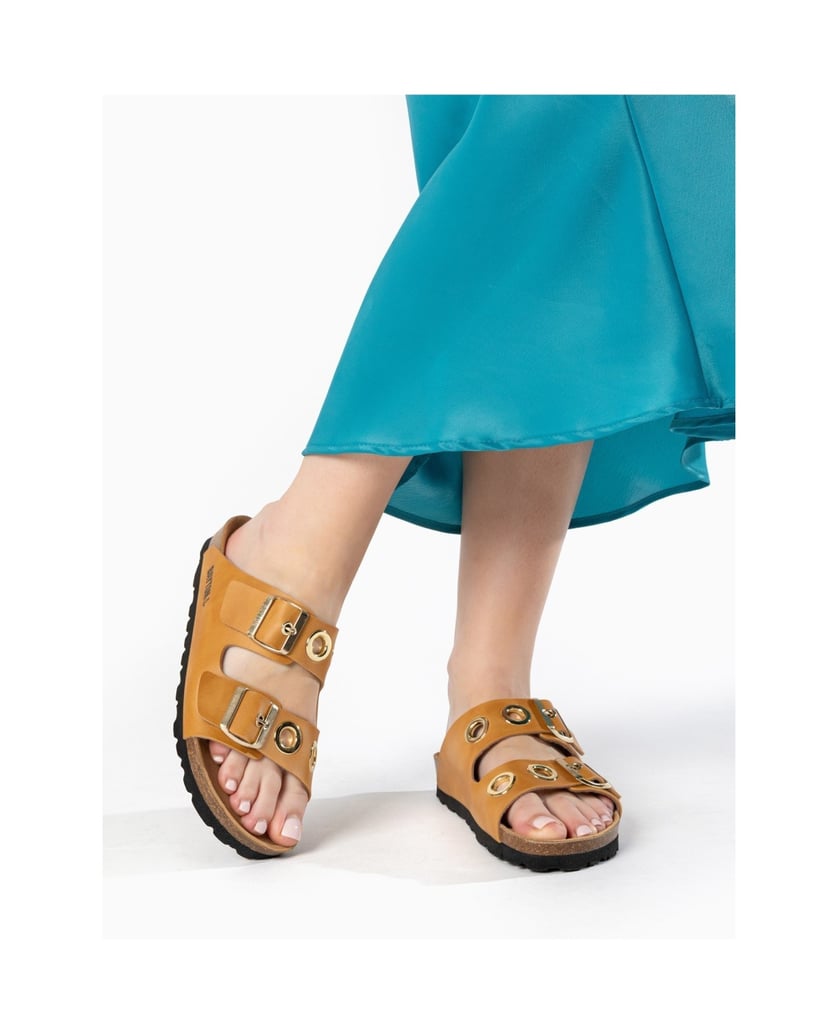 Bayton-Mules-woman-Janny-schwarz