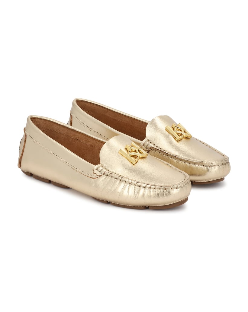 Kazar-Mokassins-aus-Leder-mit-goldenem-Monogramm-gold
