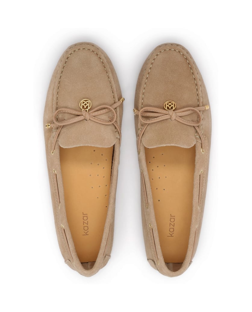 Kazar-Beige-Nubuk-Mokassins-für-Damen-mit-Schleife-und-Monogramm-von-Kazar-beige