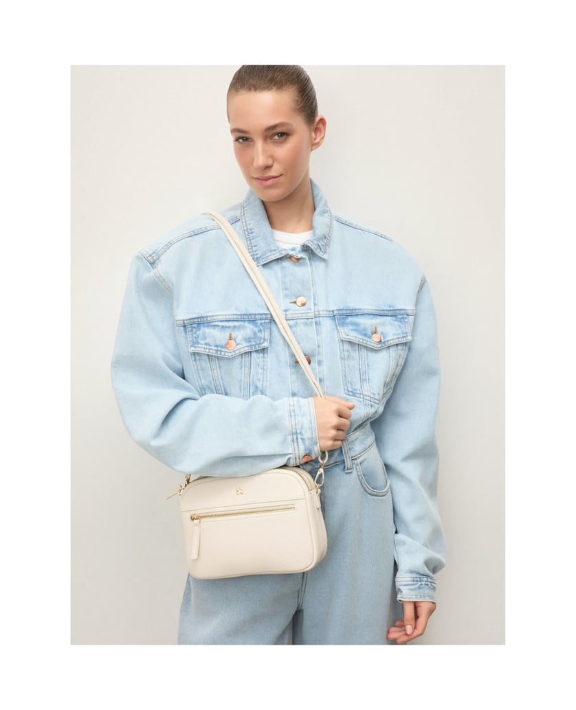 Kazar-Crossbody-Tasche-aus-Leder-am-Gürtel-weiss