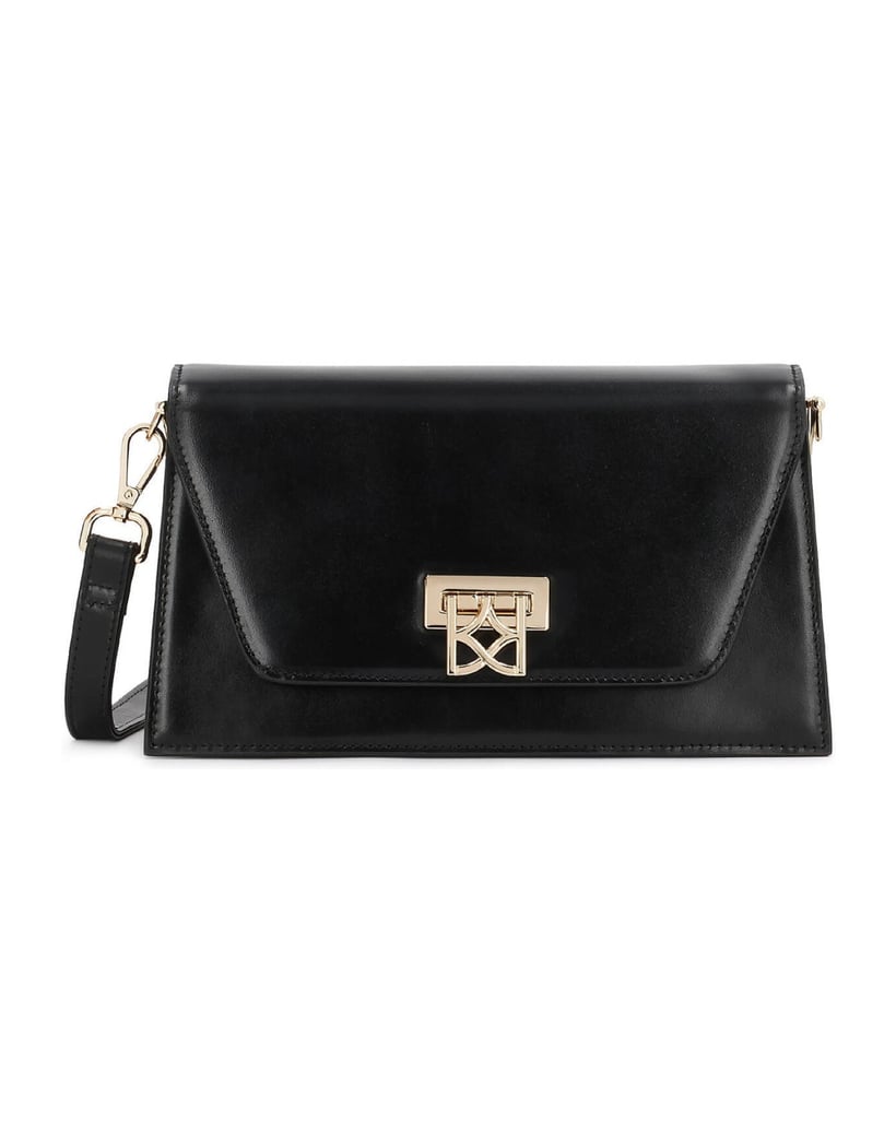Kazar-Elegante-kleine-Handtasche-mit-einer-Klappe-mit-einem-dekorativen-Monogramm-geschlossen-schwarz