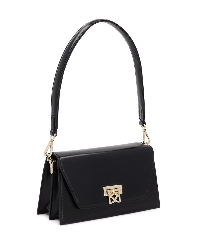Kazar-Elegante-kleine-Handtasche-mit-einer-Klappe-mit-einem-dekorativen-Monogramm-geschlossen-schwarz