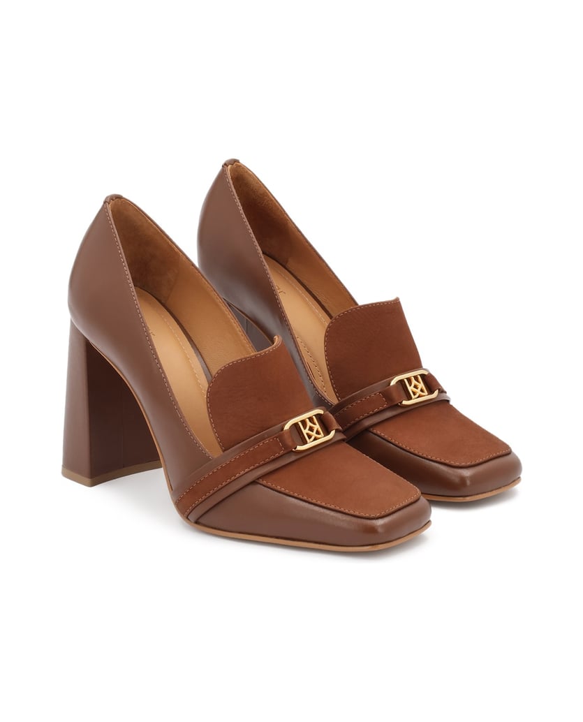 Kazar-Braune-Pumps-auf-einem-Absatz-aus-Naturleder-mit-einem-Einsatz-aus-Nubuk-und-einem-Monogramm.-braun